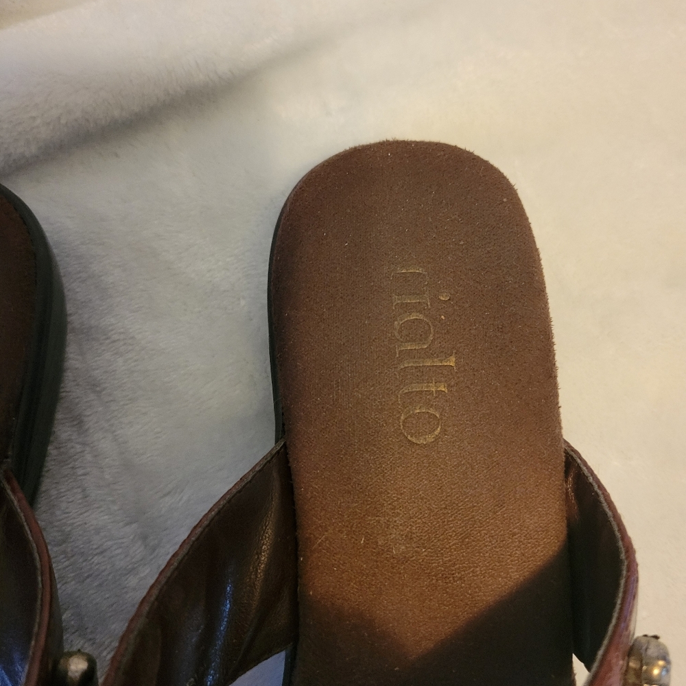 Sandals - Picture 3 of 5